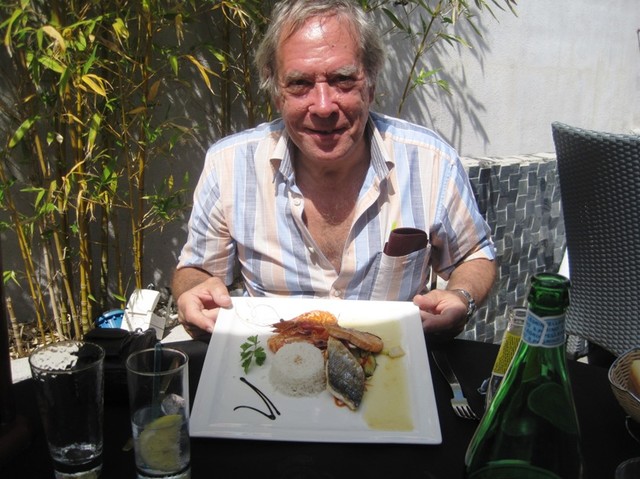 IMG 4934 Ken-with-lunch-in-restaurant-Le-Jardin-du-Cap