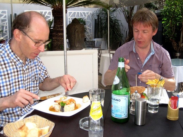 IMG 4935 Jo + Kees-at-lunch-in-restaurant-Le-Jardin-du-Cap