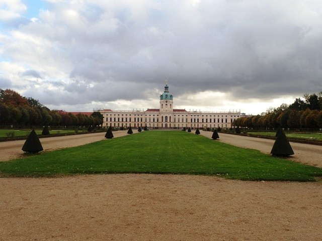 PA254520 Lawn rear-of-Charlottenburg-Castle