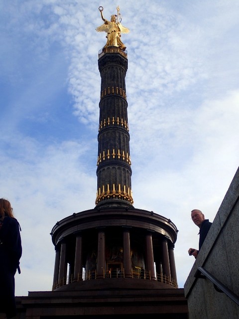 PA264525 Siegessaeule-column-in-Tiergarten-park