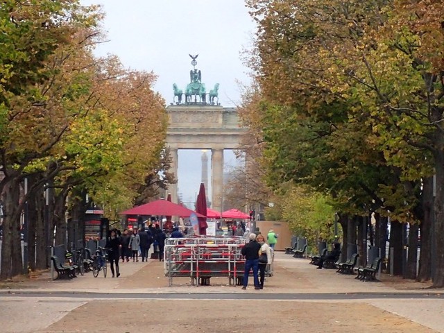 PA264551 Brandenburg-Gate-from-Unter-den-Linden