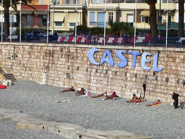 CIMG7966 Nice-beach-sunbathers