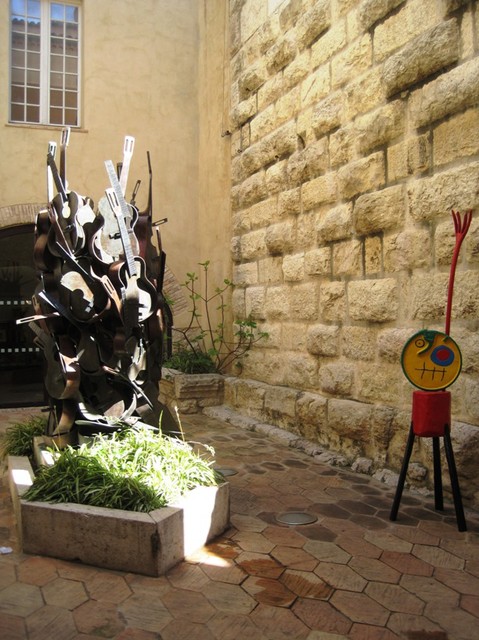 IMG 9781 Statues in Picasso museum courtyard