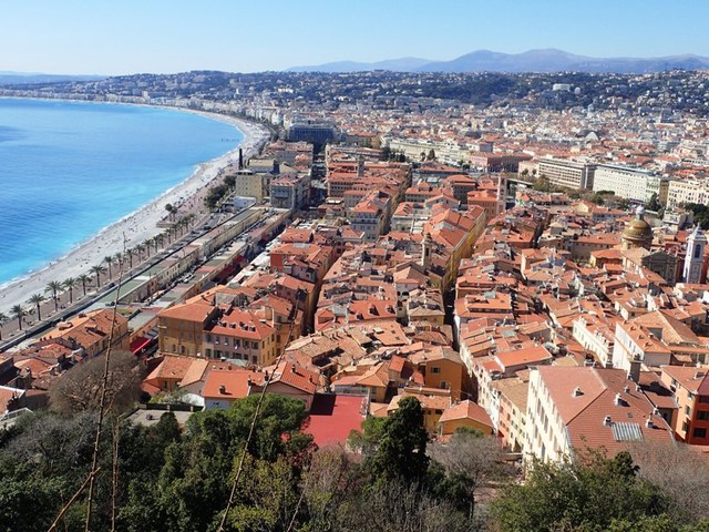 P3225531 Nice-old-town-from-top-of-CastleHill