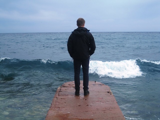 IMG 7318 Kees-looking-out-to-sea-Beaulieu-sur-Mer