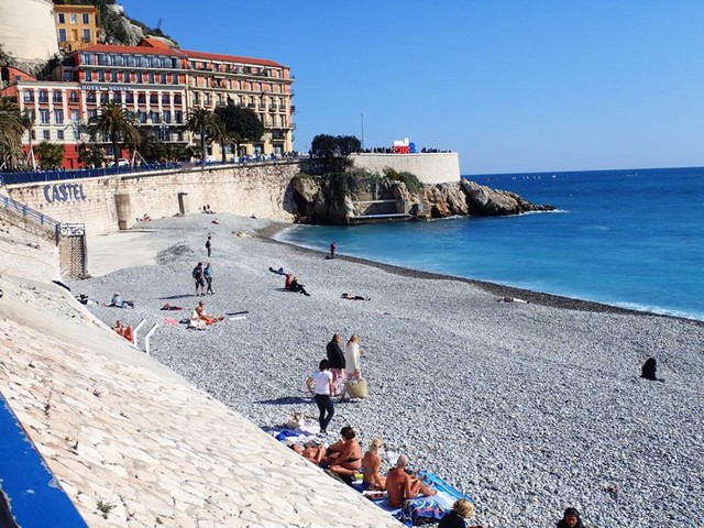 P3232601 Nice-Castel-beach