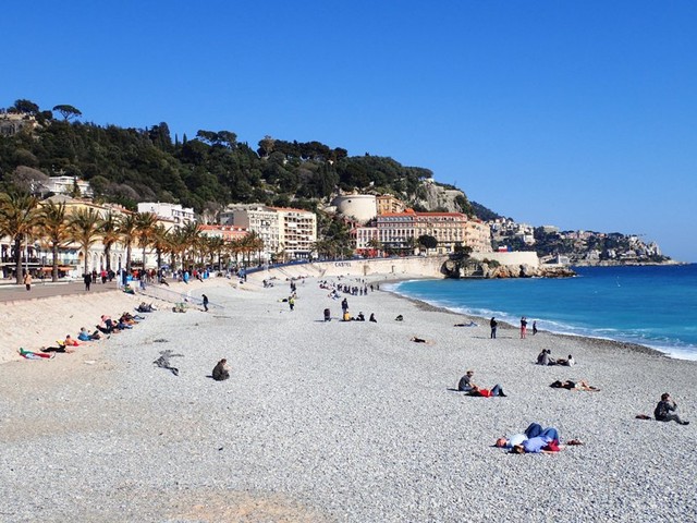 P3232602 Nice-Castel-beach