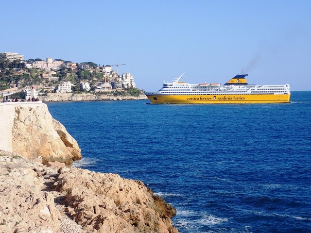 P3232632 Corsican-ferry-approaching-Nice-harbour