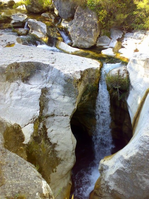 12102007051 Gorge-de-Loup-waterfall