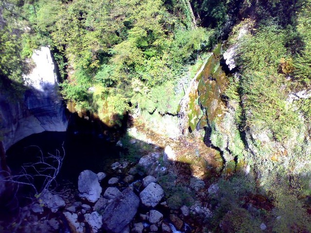 12102007053 Gorge-de-Loup-waterfall