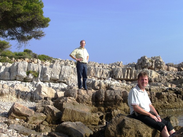 CIMG7066 Cap-d'Antibes-Jo Kees-on-rocky-beach