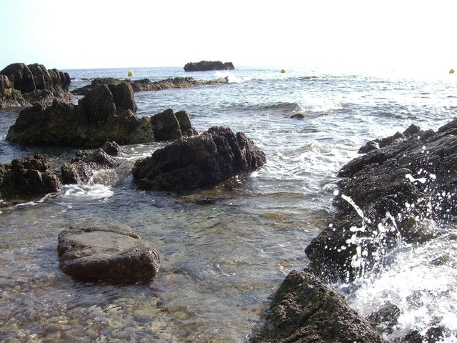 CIMG7067 Cap-d'Antibes-rocks+sea