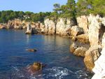 CIMG7069 Cap-d'Antibes-coastline-past-barrier-at-Hotel-du-Cap