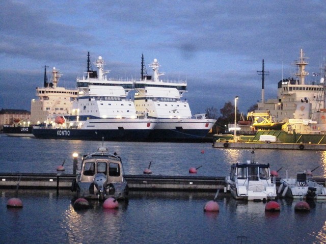 IMG 8931 Helsinki-eastern-harbour-icebreakers