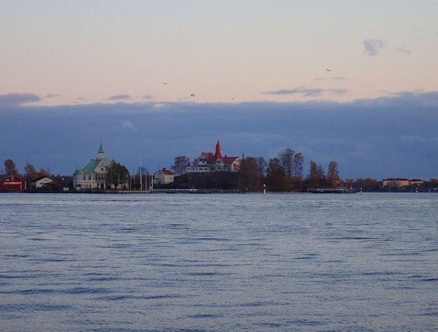 PA231537 View-from-South-harbour-towards-Valkosaari