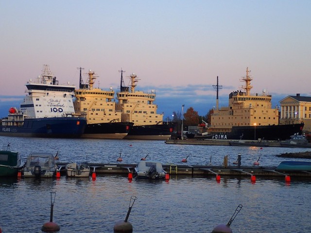 PA231540 Ice-breakers-at-Northern-harbour