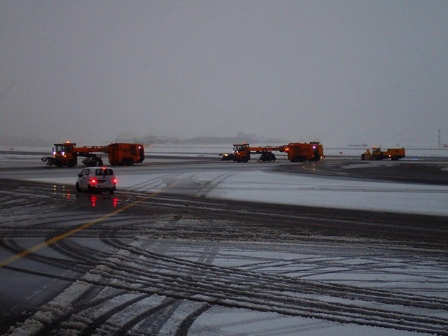 PA261596 Snowploughs-at-Helsinki-airport