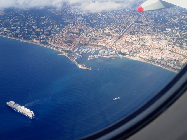 PA156959 Flight-to-Nice-passing-Cannes