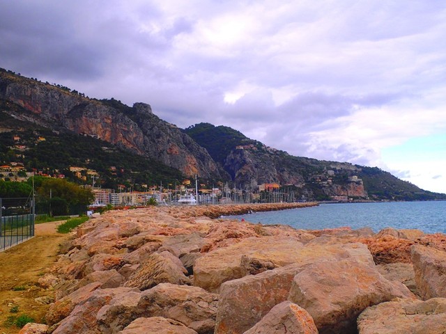 PA177027 Menton-towards-Italian-border